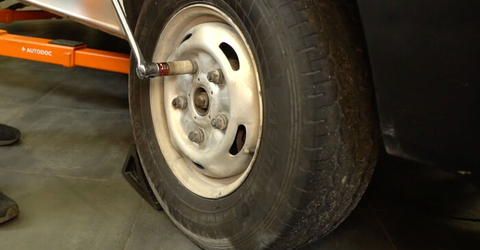 Cambiar Pastillas De Freno Ford Transit Mk6 Bus 2.4 TDCi 2008: manuales de taller gratuitos