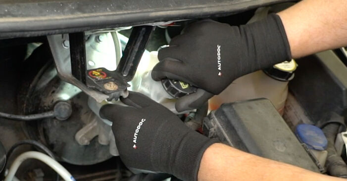 A substituição do Pastilhas De Travão no FORD TRANSIT TOURNEO 2.2 TDCi 2011 não é mais um problema com o nosso tutorial passo a passo.