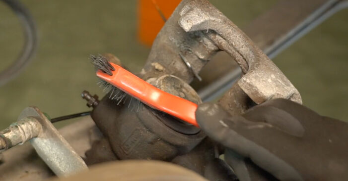 Cómo cambiar Sensor de Desgaste de Pastillas de Frenos Ford Transit Mk6 Furgoneta 2006 - Manuales en PDF y en video gratuitos
