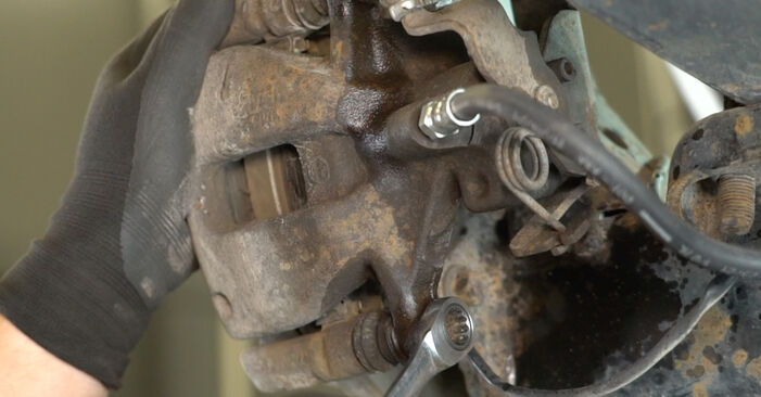 Cambio Sensor de Desgaste de Pastillas de Frenos Ford Transit Mk6 Bus 3.2 TDCi 2013 - este manual de taller gratuito lo ayudará a hacerlo usted mismo