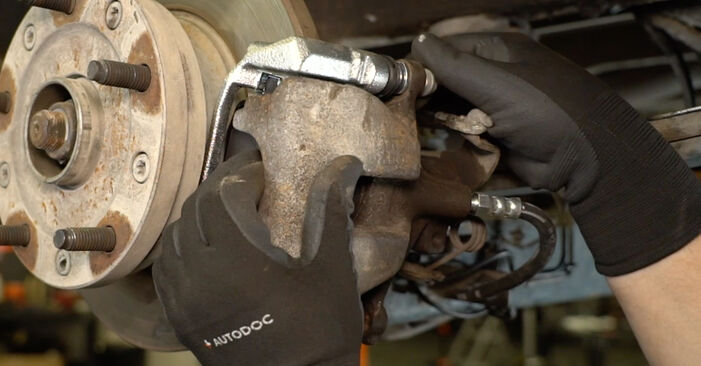 Como cambiar Sensor de Desgaste de Pastillas de Frenos FORD TRANSIT 2.4 TDCi 2010 - instrucciones online fáciles de seguir