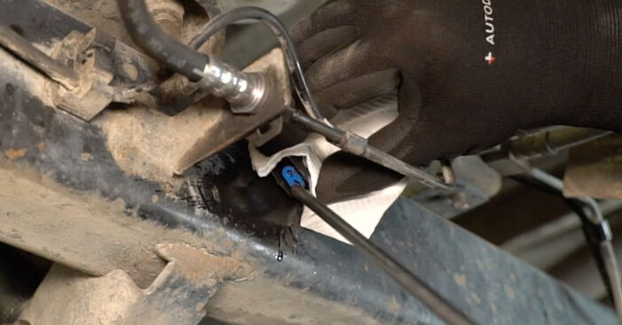 Cómo cambiar Sensor de Desgaste de Pastillas de Frenos Ford Transit Tourneo MK6 2006 - Manuales en PDF y en video gratuitos