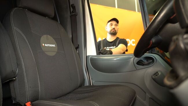 Wie man FORD Transit Mk6 Kasten (V347, V348, FA) 2.2 TDCi 2007 Batterie austauscht - Schritt-für-Schritt-Tutorials und Videoanleitungen