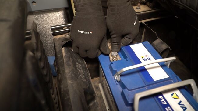 FORD FOCUS Batterie manuel d'atelier pour remplacer soi-même