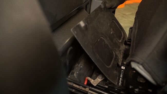Recommandations étape par étape pour remplacer soi-même FORD FOCUS Batterie