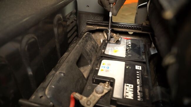 FORD FOCUS Batterie remplacement : manuels d'atelier gratuits