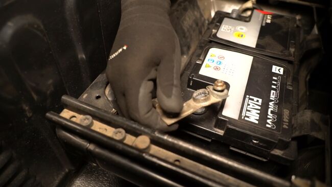 Comment remplacer Batterie sur FORD FOCUS : téléchargez les manuels PDF et les instructions vidéo