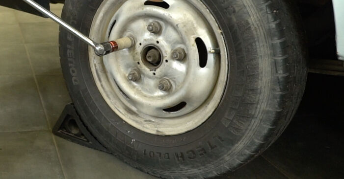 Hoe FORD TRANSIT Bus (FD_ _, FB_ _, FS_ _, FZ_ _, FC_ _) 2.0 DI 2001 Handremkabel vervangen – stapsgewijze handleidingen en videogidsen