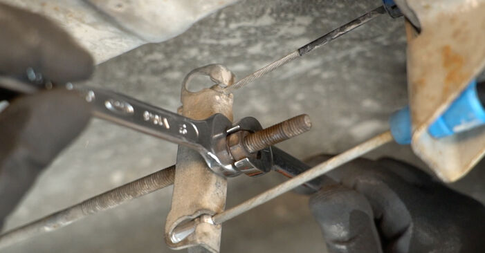 Hoe FORD TRANSIT Bus (FD_ _, FB_ _, FS_ _, FZ_ _, FC_ _) 2.0 DI 2001 Handremkabel vervangen – stapsgewijze handleidingen en videogidsen