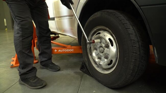 Πώς να αντικαταστήσετε FORD TOURNEO CONNECT Μπαλάκια Ψαλιδιών - εγχειρίδια βήμα προς βήμα και οδηγοί βίντεο