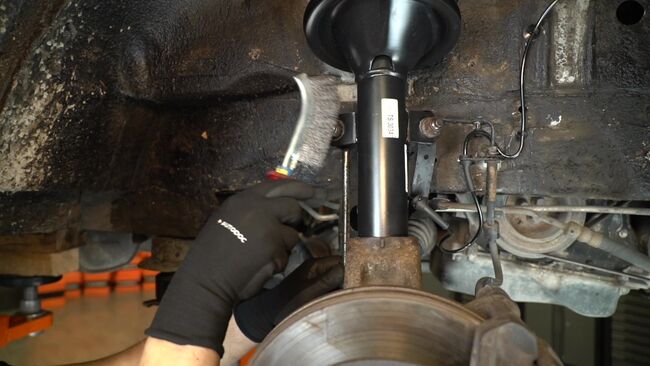 Cambiare Ford Transit Mk5 Bus 2006 2.4 DI RWD (F_B_, F_C_, F_A_) Testina Braccio Oscillante: consigli passo-passo