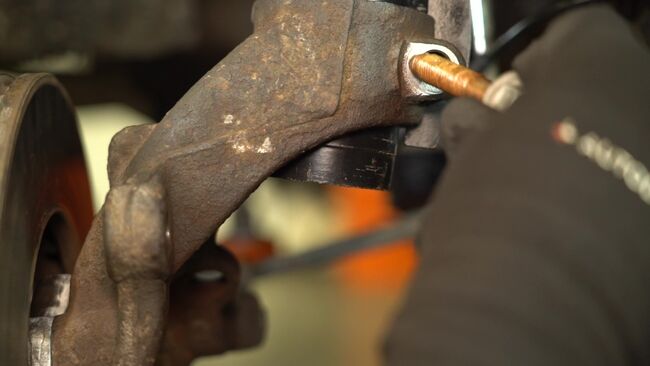 Come cambiare Testine braccio oscillante su FORD TRANSIT Autobus (FD_ _, FB_ _, FS_ _, FZ_ _, FC_ _) 2005 - suggerimenti e consigli