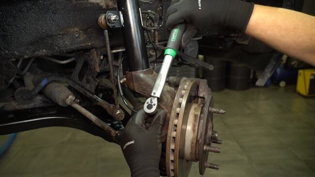 Cambiare Ford Transit Mk5 Bus 2006 2.4 DI RWD (F_B_, F_C_, F_A_) Testina Braccio Oscillante: consigli passo-passo