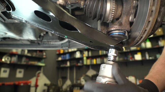 Cum să mentenanța Pivot Roata FORD TRANSIT CONNECT (P65_, P70_, P80_) 1.8 TDCi 2003 – manualele pas cu pas și ghidurile video