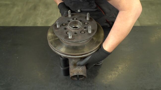 Manualul de schimb Pivot Roata FORD TRANSIT 2000 - pas cu pas