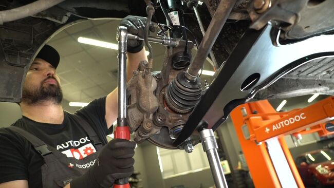 Wymiana Sworzeń Wahacza Ford Transit Custom Van 2.2 TDCi 2012 - darmowe instrukcje PDF i wideo