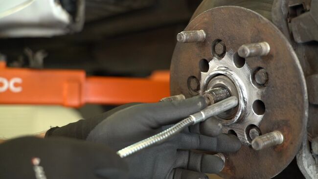 FORD TRANSIT 2.2 TDCi 4x4 Traggelenk austauschen: Tutorials und Video-Anweisungen online