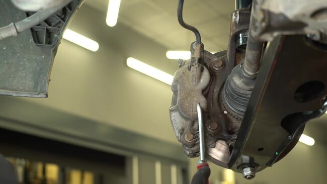 FORD TRANSIT 2.2 TDCi 4x4 Traggelenk austauschen: Tutorials und Video-Anweisungen online
