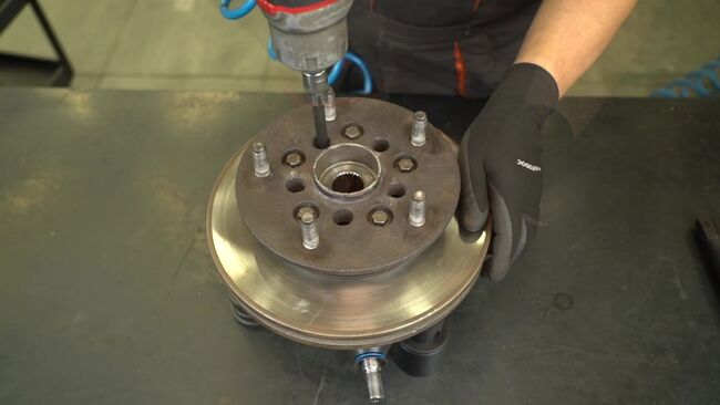 Wie problematisch ist es, selber zu reparieren: Traggelenk beim FORD TRANSIT Bus 2.2 TDCi RWD 2019 auswechseln – Downloaden Sie sich bebilderte Tutorials