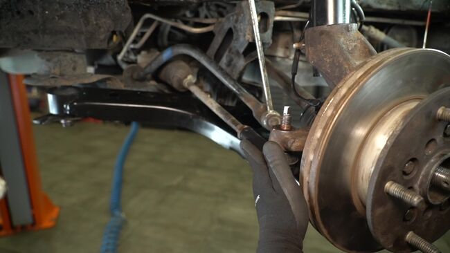 Wie problematisch ist es, selber zu reparieren: Traggelenk beim FORD TRANSIT Bus 2.2 TDCi RWD 2019 auswechseln – Downloaden Sie sich bebilderte Tutorials