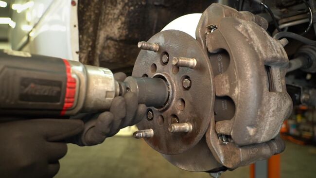 Wechseln Sie Traggelenk beim FORD Transit Mk7 Bus (V363, FAD, FBD) 2.2 TDCi 4x4 2016 selbst aus