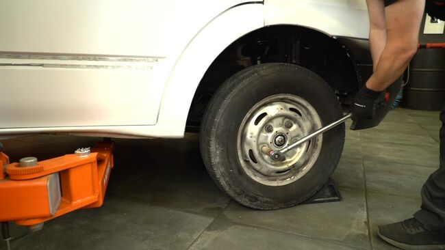 Wie lange benötigt das Auswechseln der Teile: Traggelenk beim FORD TRANSIT Bus 2021 - Detailliertes PDF-Tutorial