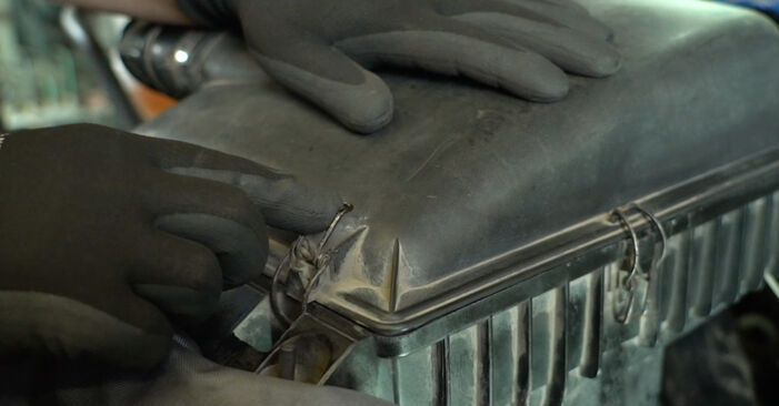 Vaihtaa Ilmansuodatin itse RENAULT MASTER -autoon