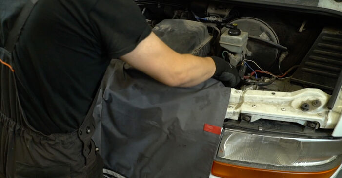 Kuinka vaihtaa RENAULT MASTER -auton Ilmansuodatin – vaiheittaiset ohjekirjat ja video-oppaat