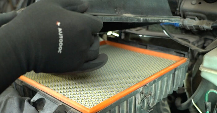 Vaihtaa Ilmansuodatin itse RENAULT MASTER -autoon