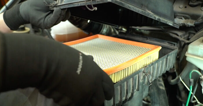 Kuinka vaihtaa Ilmansuodatin RENAULT MASTER -autoon: lataa PDF-oppaat ja video-ohjeet