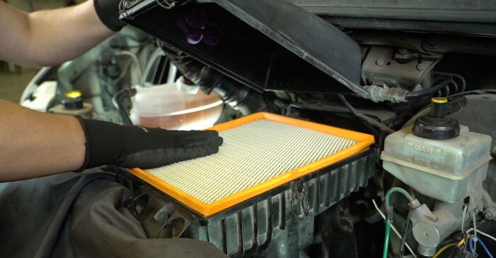 RENAULT MASTER -auton Ilmansuodatin: vaihe-vaiheelta -vaihto-opas