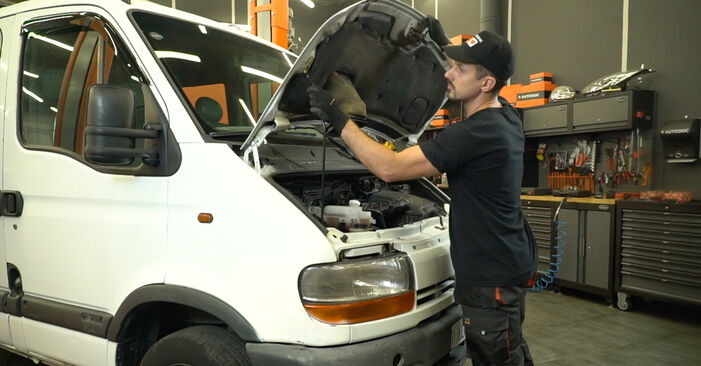 Batterie RENAULT Renault Master 2 Kastenwagen 2.5 dCi 120 1998 tauschen - Kostenlose PDF- und Videoanleitungen