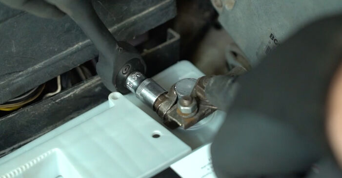 Austauschen Anleitung Batterie am Renault Safrane B54 1996 2.1 dT selbst