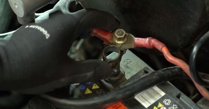 Wechseln Batterie am RENAULT SAFRANE I (B54_) 3.0 V6 (B54B, B544) 1995 selber