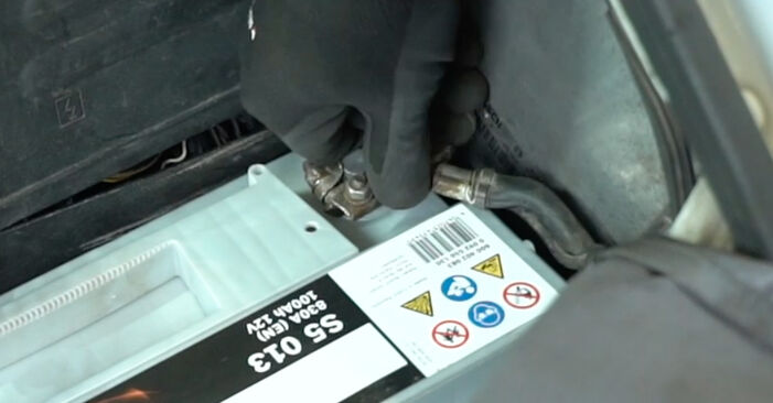 Cambiar Batería RENAULT MASTER dCi 125 (FH0F): guías online y video tutoriales