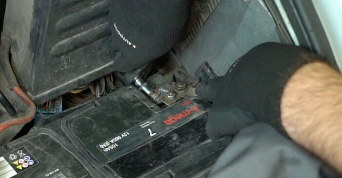 Wie man Batterie am Renault Latitude L70 2010 ersetzt - Kostenfreie PDF- und Videotipps
