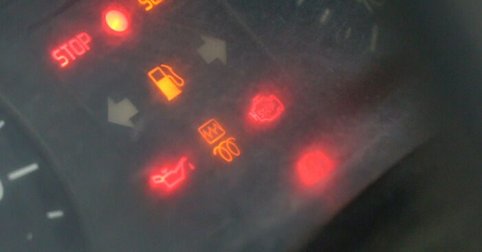 Tausch Tutorial Nockenwellensensor am RENAULT MASTER II Bus (JD) 2010 wechselt - Tipps und Tricks