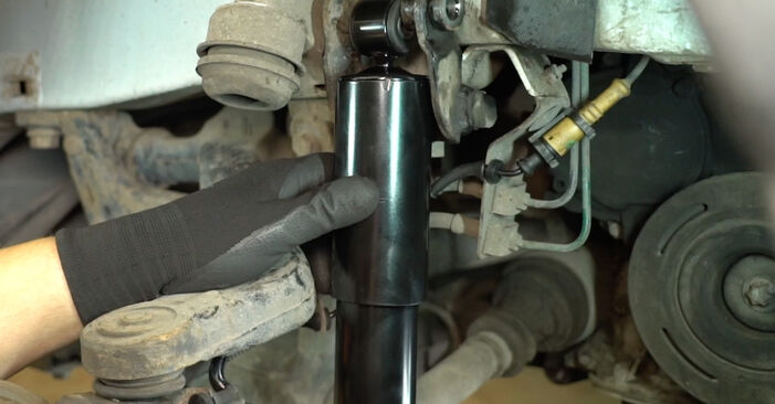 Recommandations étape par étape pour remplacer soi-même RENAULT MASTER Amortisseur