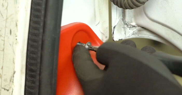 Sostituzione di Fanale Posteriore RENAULT MASTER 2.5 dCi: guide online e tutorial video