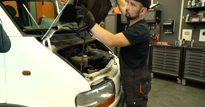 Comment changer les Filtre à Huile sur RENAULT MASTER - Manuels PDF et vidéo gratuits