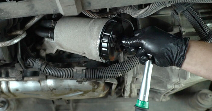 Comment remplacer Filtre à Huile sur RENAULT MASTER : téléchargez les manuels PDF et les instructions vidéo