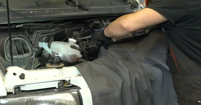 Le remplacement de Filtre à Huile sur RENAULT MASTER n'est plus un problème avec notre tutoriel étape par étape. Vérifiez-le!