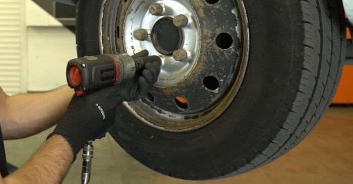 Nissan Interstar Kastenwagen dCi 115 2004 Stoßdämpfer austauschen: Unentgeltliche Reparatur-Tutorials