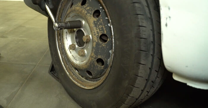 Wie man NISSAN INTERSTAR Bus (X70) dCi 120 2003 Handbremsseil wechselt - Schritt-für-Schritt-Leitfäden und Video-Tutorials