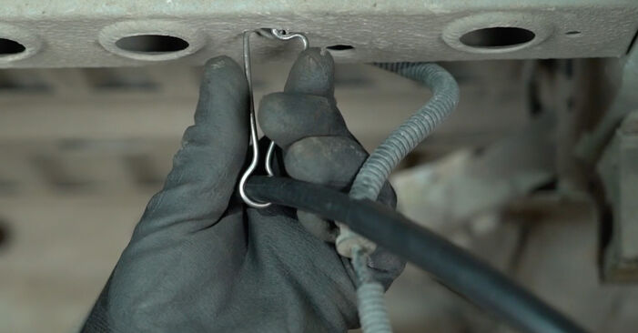 Wie problematisch ist es, selber zu reparieren: Handbremsseil beim Renault Master 2 Pritsche 2.8 dTI 2004 auswechseln – Downloaden Sie sich bebilderte Tutorials