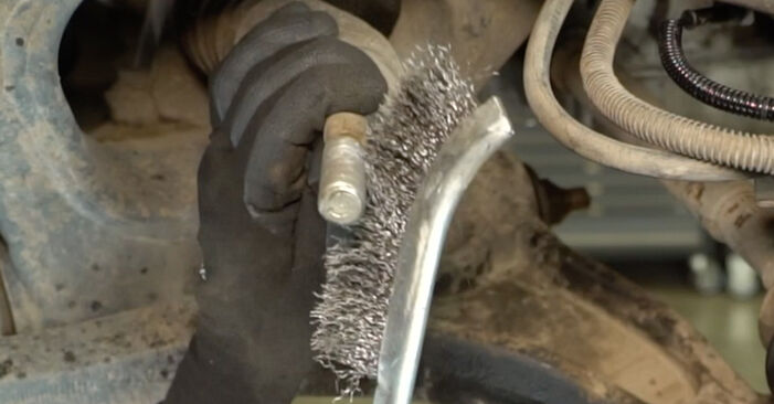 Substituindo Ponteiras de Direcção em Interstar 2013 dCi 120 por si mesmo