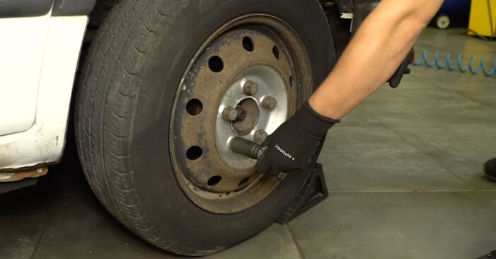 Como remover NISSAN INTERSTAR 3.0 dCi 140 2007 Ponteiras de Direcção - instruções online fáceis de seguir