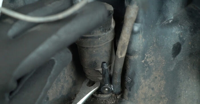 Jaké náročné to je, pokud to budete chtít udělat sami: Cerpadlo ostrikovace výměna na autě RENAULT CLIO - stáhněte si ilustrovaný návod