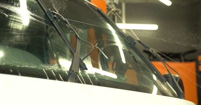 Не е трудно да го направим сами: смяна на Помпа за стъкломиене на Renault Kangoo Express D 1.9 2003 - свали илюстрирано ръководство