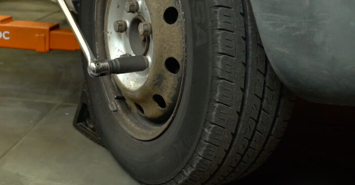 Πώς να αντικαταστήσετε RENAULT MASTER Αντλία νερού πλύσης - εγχειρίδια βήμα προς βήμα και οδηγοί βίντεο